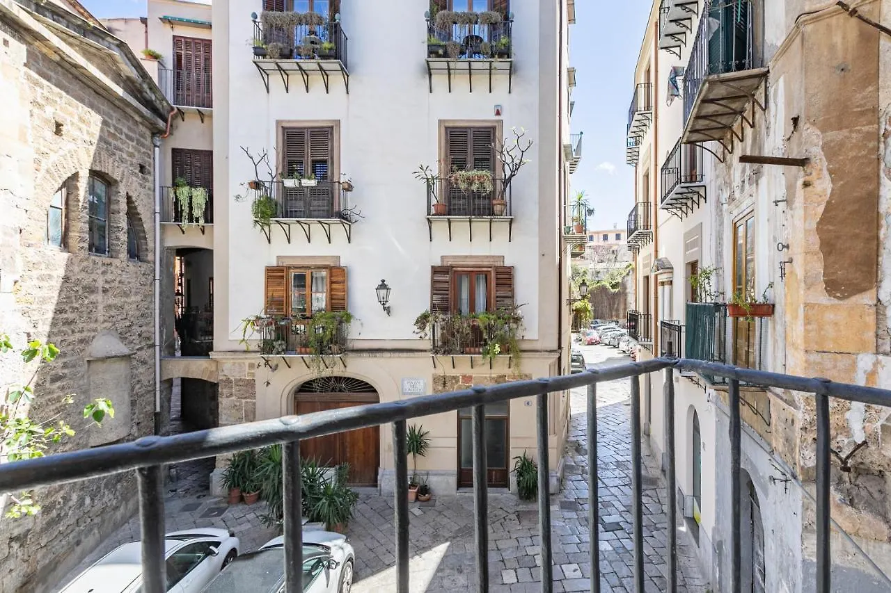 Piazza Pretoria & Quattro Canti Roomy Flats With Balconies Palermo 0*,  Italien