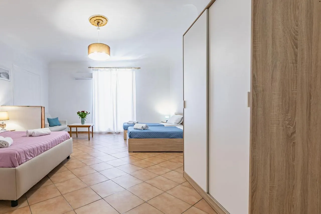 Piazza Pretoria & Quattro Canti Roomy Flats With Balconies Palermo Lägenhet