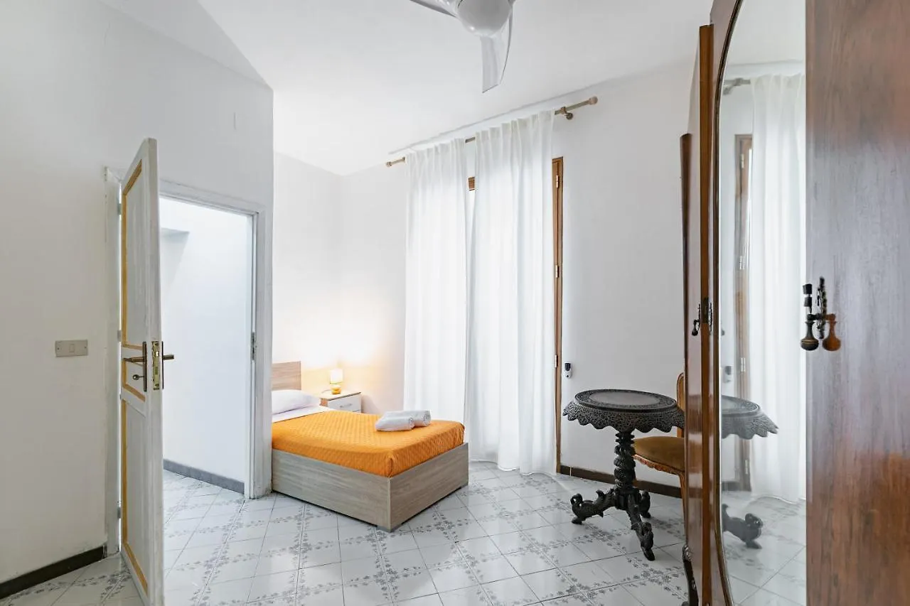 Piazza Pretoria & Quattro Canti Roomy Flats With Balconies Palermo Italien