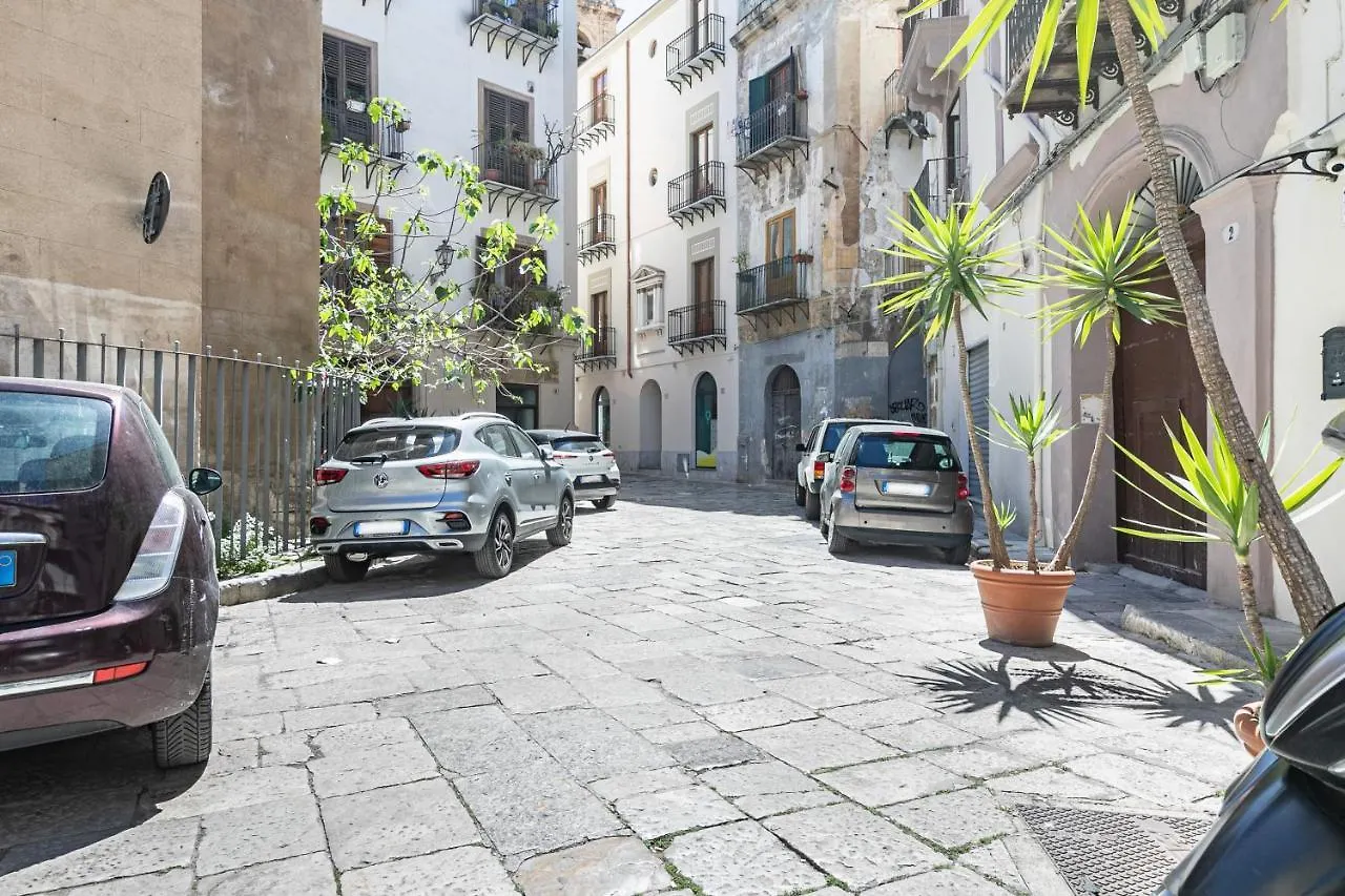 Lägenhet Piazza Pretoria & Quattro Canti Roomy Flats With Balconies Palermo