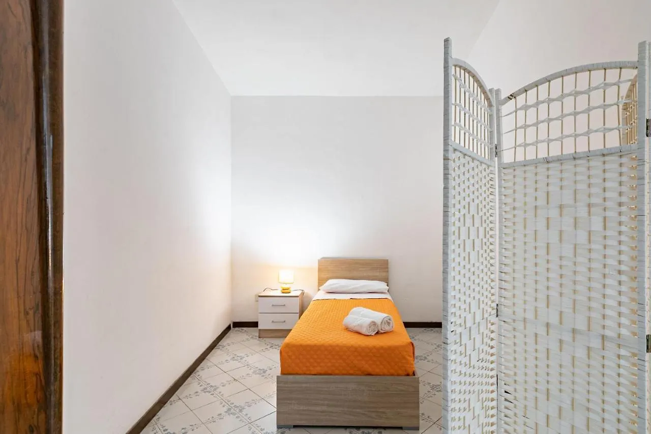 Piazza Pretoria & Quattro Canti Roomy Flats With Balconies Palermo Italien